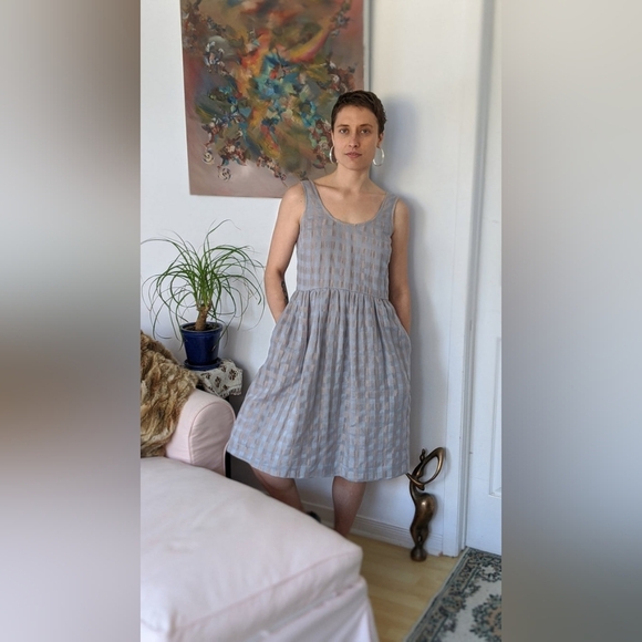 Elegant Lavender Sleeveless Dress - Picture 2 of 6